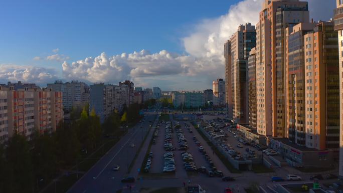 空中城市和停车场景观