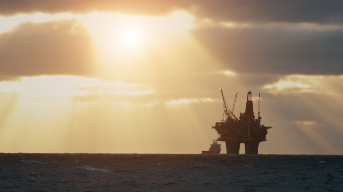 北海石油钻井平台钻井平台拍摄大气工业光束