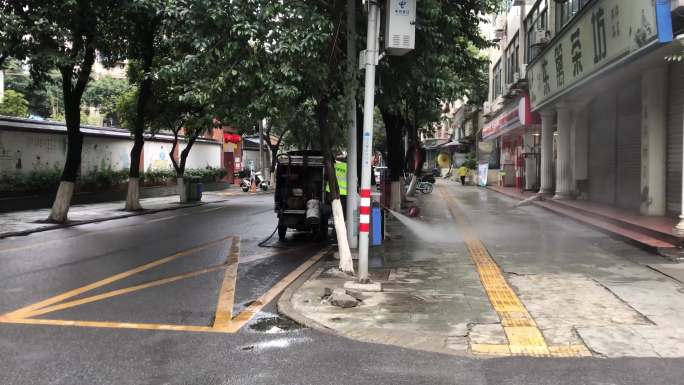 街道洒水车洒水、环卫工人冲路、打扫清洁