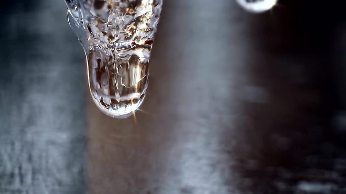 水和冰冰挂滴水特写自然