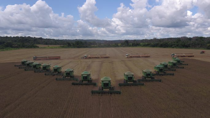 超级大豆收获收割机农业发展机械化农业生产