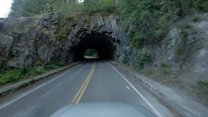 雷纳山国家公园的山间隧道
