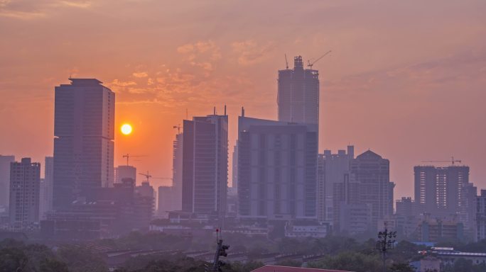 印度孟买城市摩天大楼上日落的时间流逝