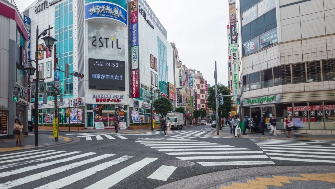日本东京银座区步行和购物的行人