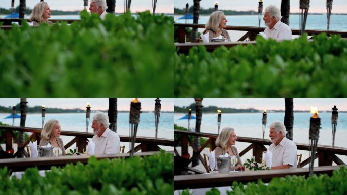 夫妇在海滩酒店用餐