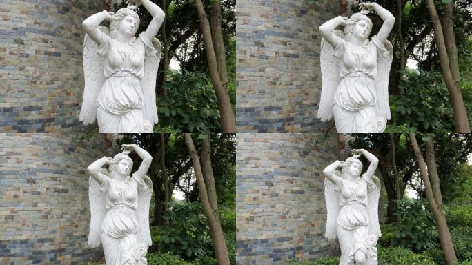 凤岭儿童公园欧式城堡门口女性汉白玉石雕像