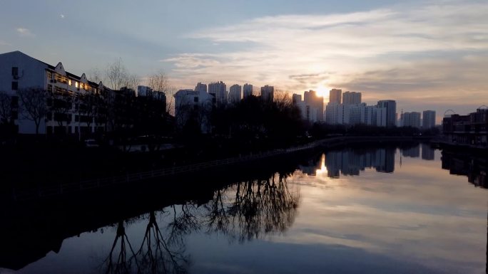 城市河边日出延时摄影