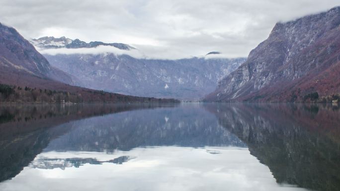 波辛基湖山顶风景山青水秀青山绿水