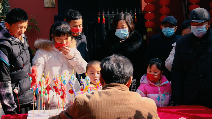 过年 逛街 城隍庙 捏泥人 虎年