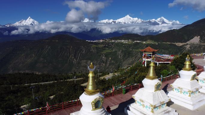 德钦佛塔和梅里雪山航拍