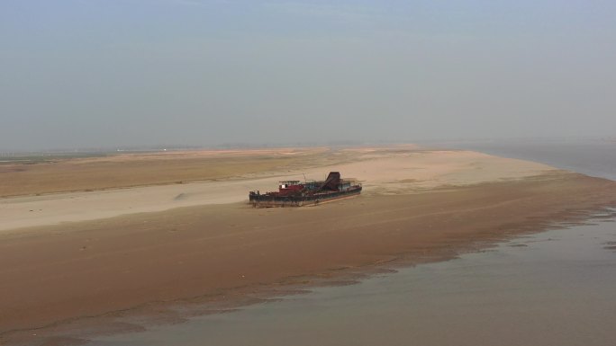 黄河采砂船