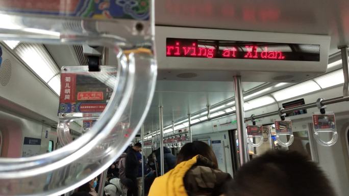地铁到站坐地铁人群上车乘客慢镜头走出车箱