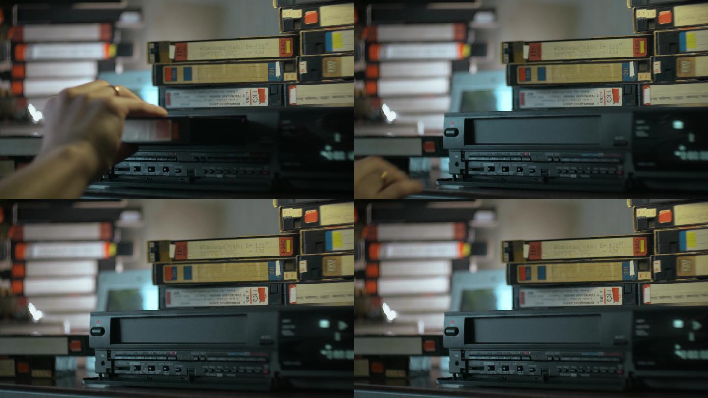 将VHS手动插入录像机