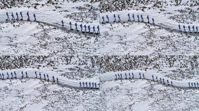 一群徒步旅行者在冬天爬山