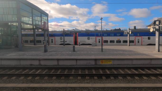 到达乌普萨拉车站蓝天白云乘车沿途风景