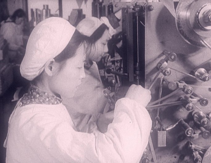 1960年代跨年喜庆及招聘女工进厂无线电