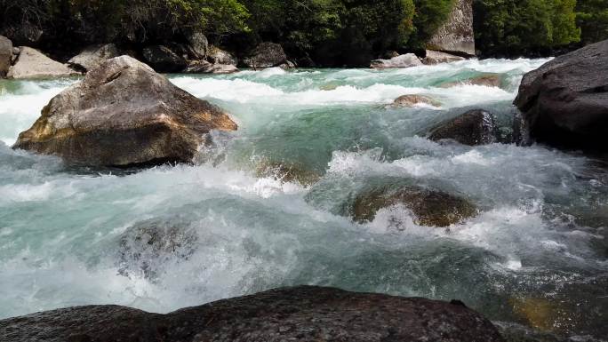 西藏察隅县清水河