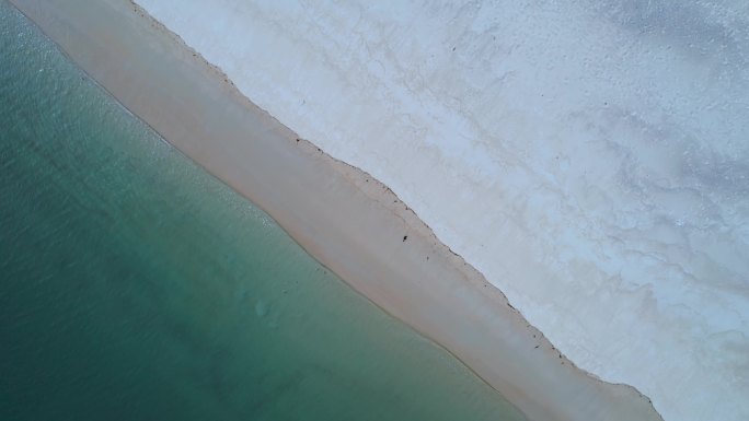 【航拍】海浪轻抚沙滩