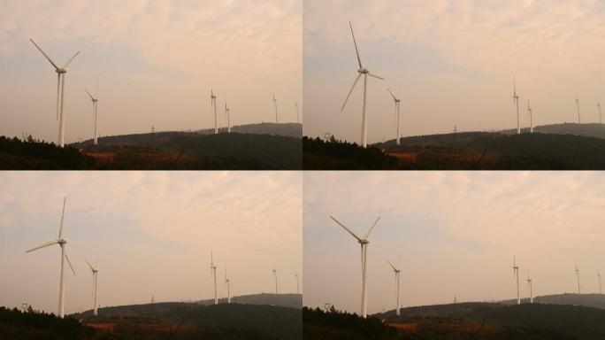 山上的风力发电场景