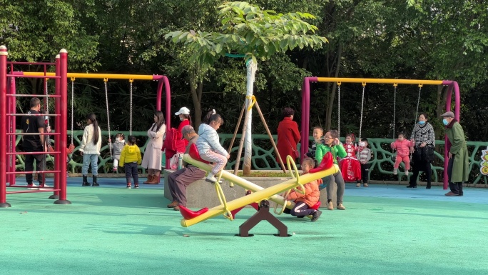 凤岭儿童公园全民健身活动场所荡秋千翘翘板
