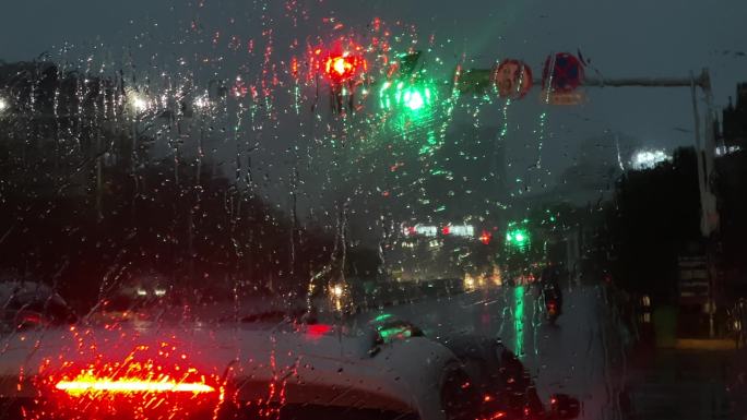 傍晚车窗雨水氛围感视频素材