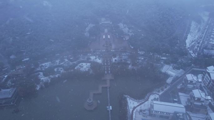 苏州穹窿山下雪场景