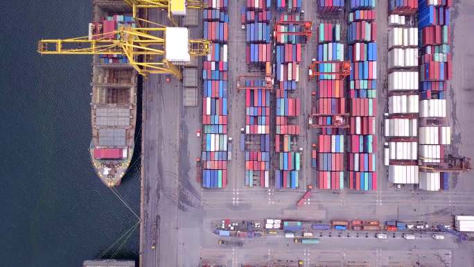鸟瞰集装箱码头海港水运水上运输进出口贸易