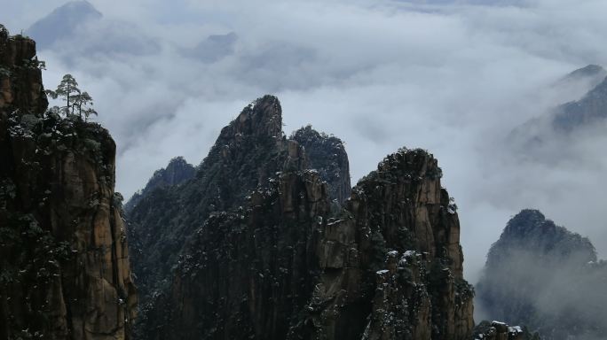 下雪后黄山云层的时间推移