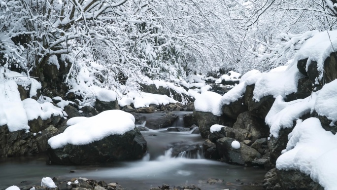 冬季河流雪景