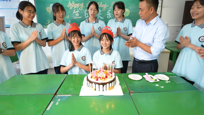 学生祝福过生日