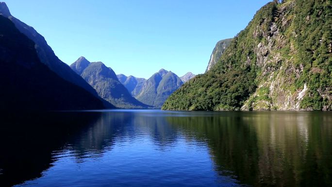 山间湖泊山