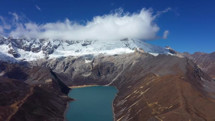 西藏洛扎县白马林措和库拉岗日雪山