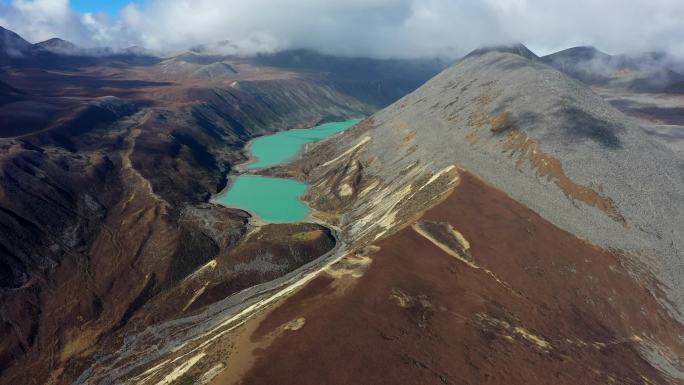 西藏洛扎县白马林措和库拉岗日雪山