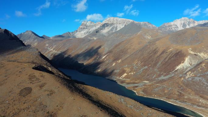 西藏洛扎县白马林措和库拉岗日雪山