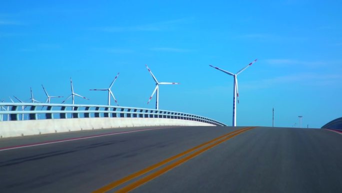 风力发电海边公路朝阳大桥（慢镜）