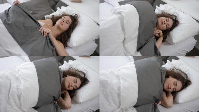 在床上睡觉的女人熟睡的美女午休女士睡觉