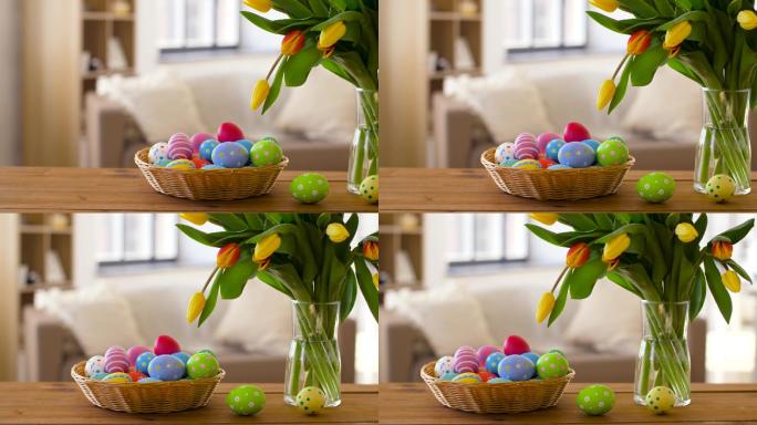 篮子里的复活节彩蛋和家里的郁金香花