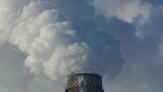 工业塔的污染空气大气废气排放烟囱口特写
