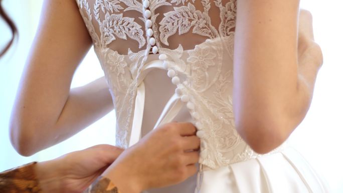 新娘穿衣服婚纱照婚礼空镜头通用素材视频
