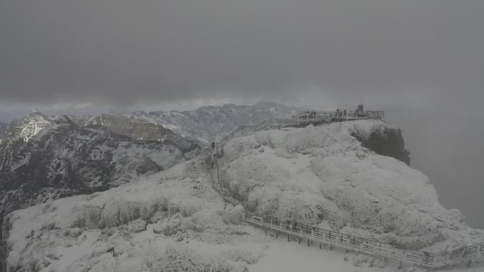 轿子雪山大雪云雾栈道航拍