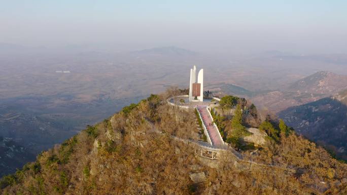 4K航拍山东省蒙阴县孟良崮战役纪念碑风景