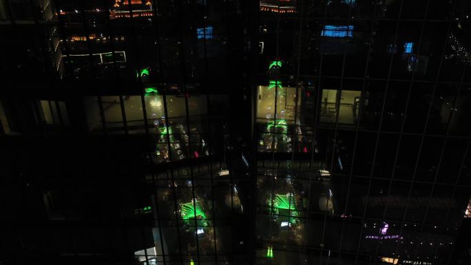 4K原素材-楼宇玻璃幕墙反射中的安义夜巷