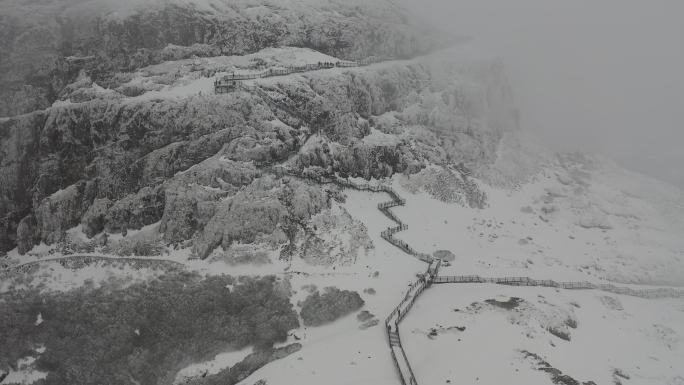 轿子雪山雪后云雾栈道航拍