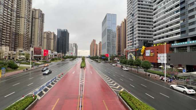 长虹路BRT专用车道和商品房高楼
