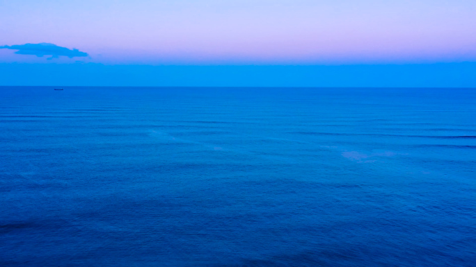 波光粼粼宁静海洋海浪海面唯美意境