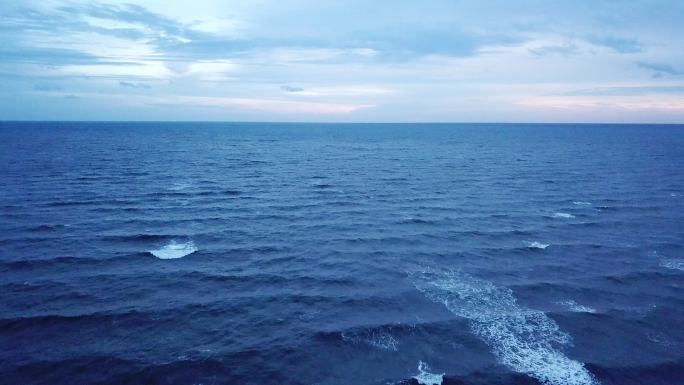 海浪拍打大海蔚蓝海面全景大景广袤无垠