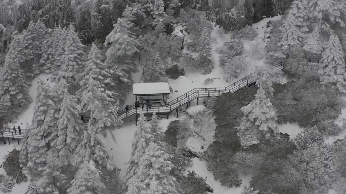 轿子雪山雪后栈道航拍