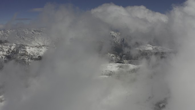 轿子雪山云雾航拍