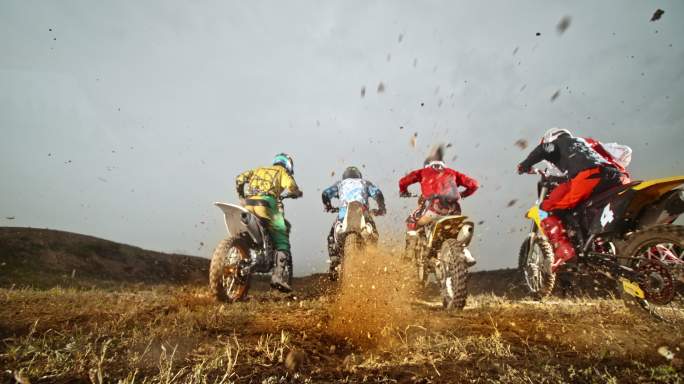 摩托车越野赛选手广告空镜升格慢动作泥土飞