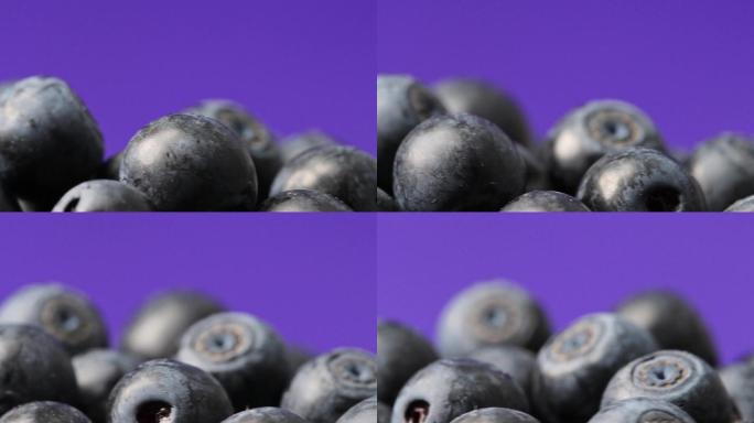 成熟新鲜蓝莓在深蓝色背景上旋转